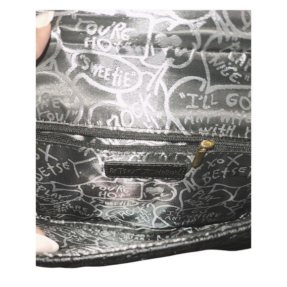 Betsey Johnson Red & Black Quilted Faux Leather Small Crossbody Roses Purse - Picture 4 of 8